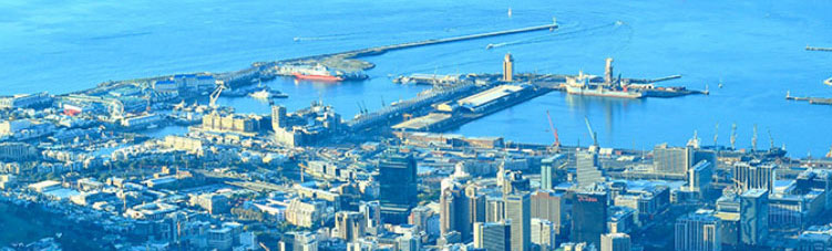 vue panoramique du port d'une ville africaine